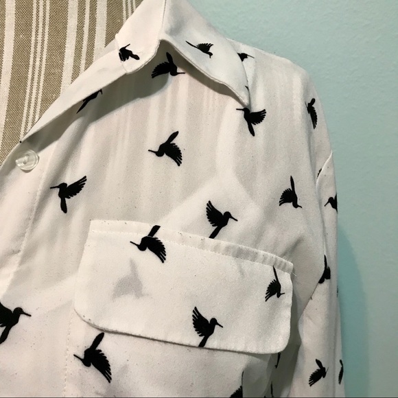 Beautiful Bird Print Blouse Size Medium - Picture 2 of 4